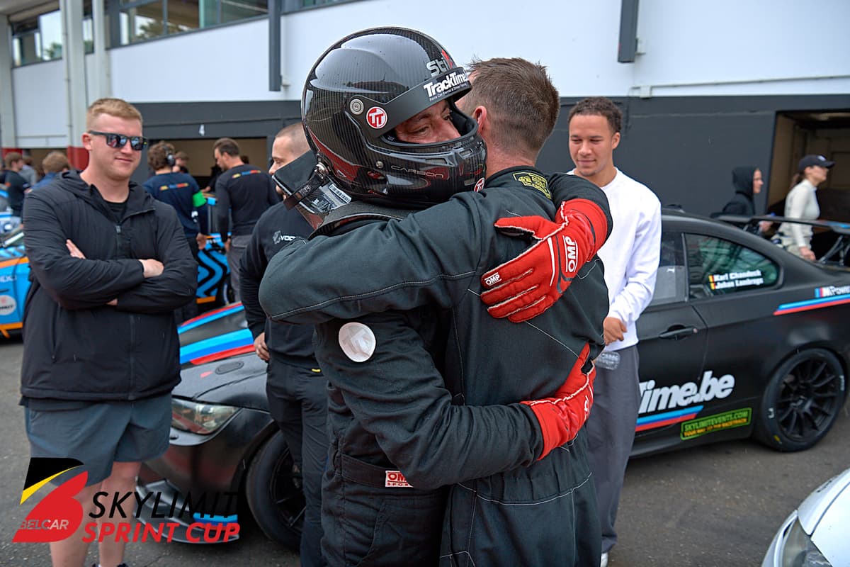 Felicitaties na de race in de Belcar Skylimit Sprint Cup